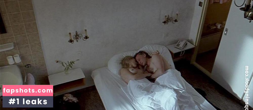 Frida Hallgren gallery photo #13