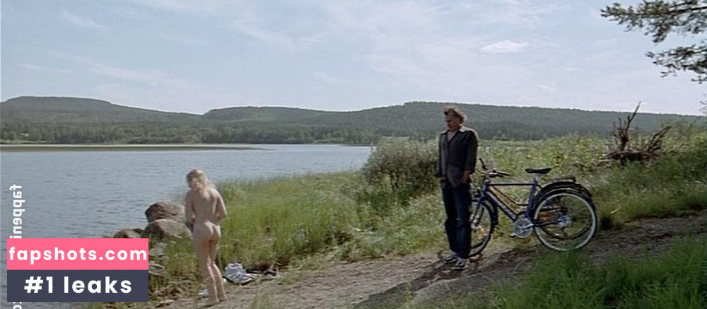 Frida Hallgren gallery photo #14