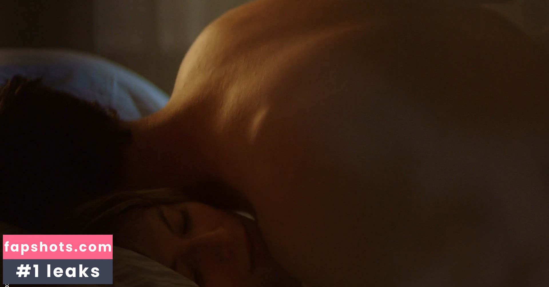 Frida Hallgren gallery photo #6