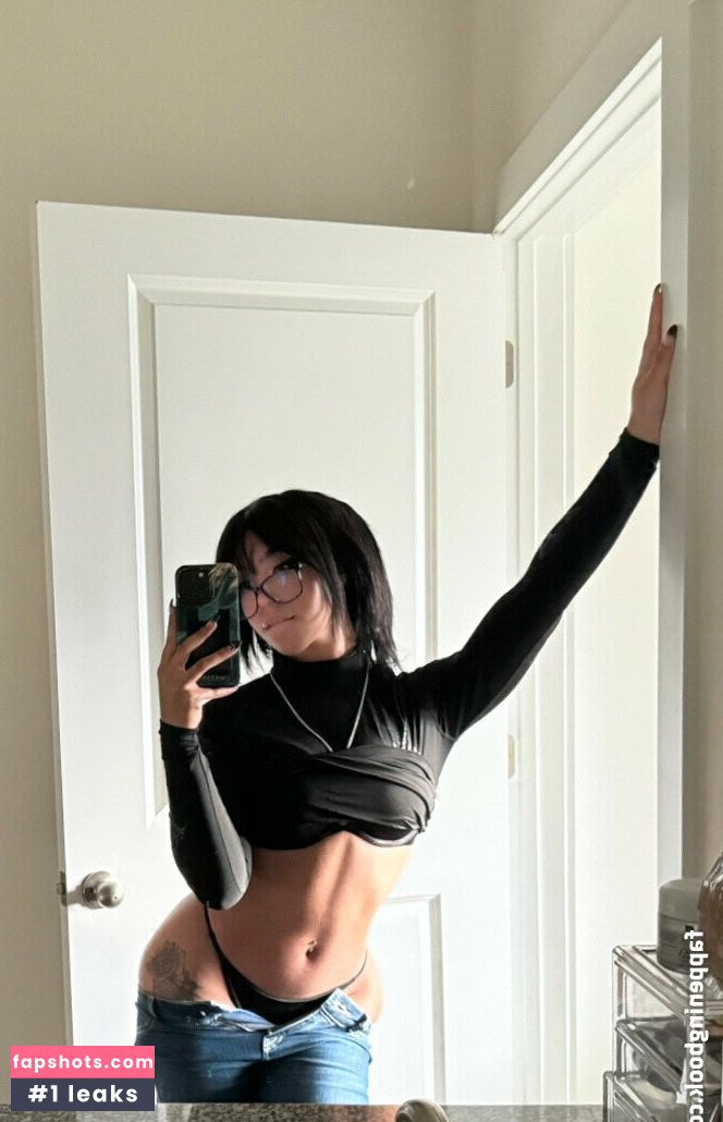 Frizzylifts nude babe gallery