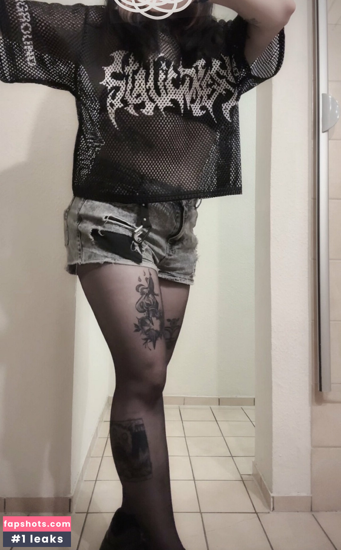 Fuyuderpilz nude babe gallery