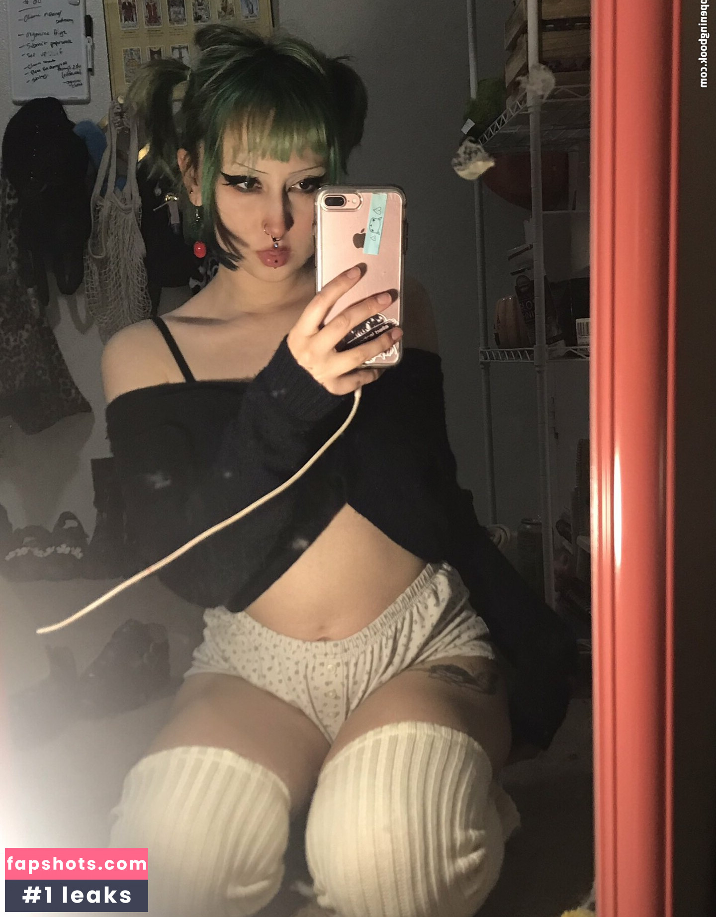 g0thbondage nude babe gallery