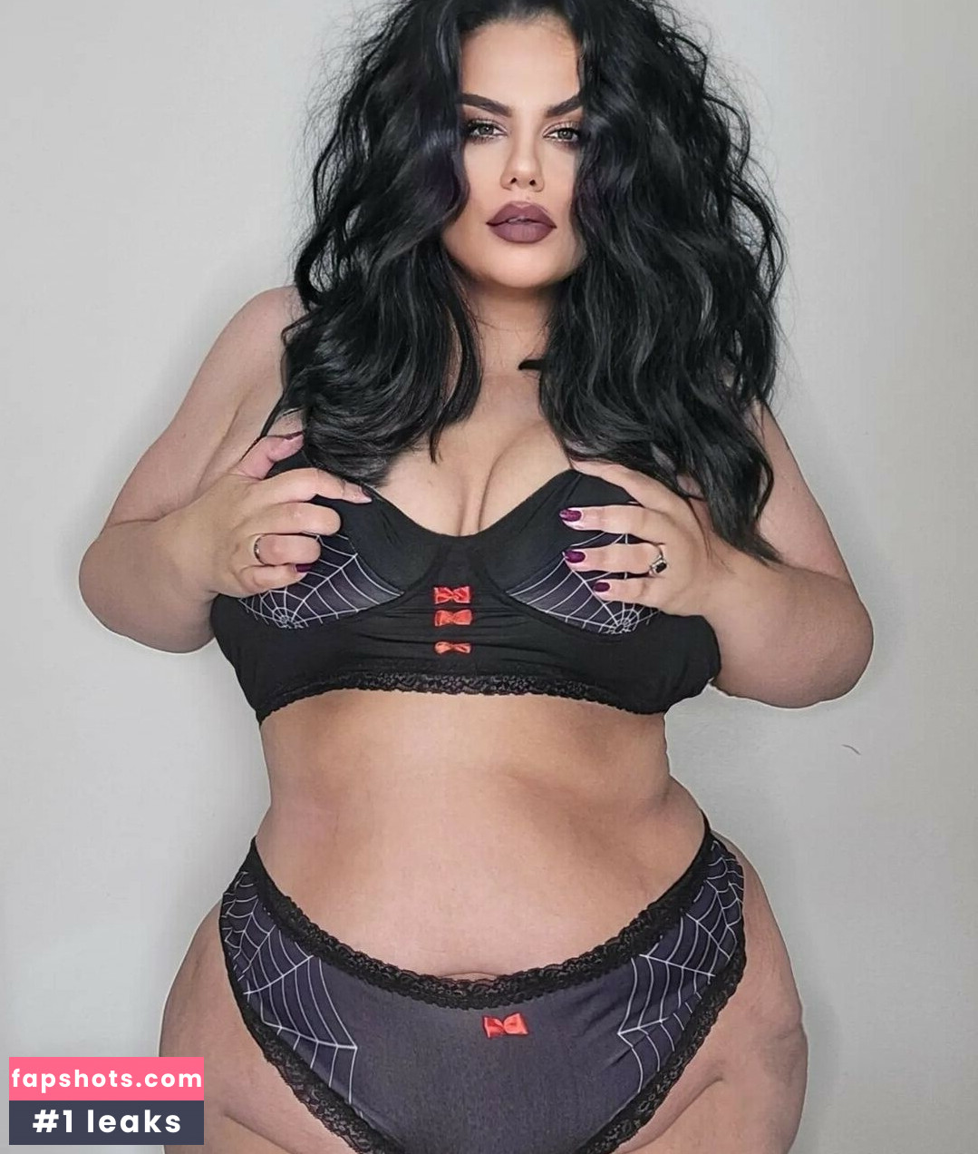 G0thiccthighs nude babe gallery