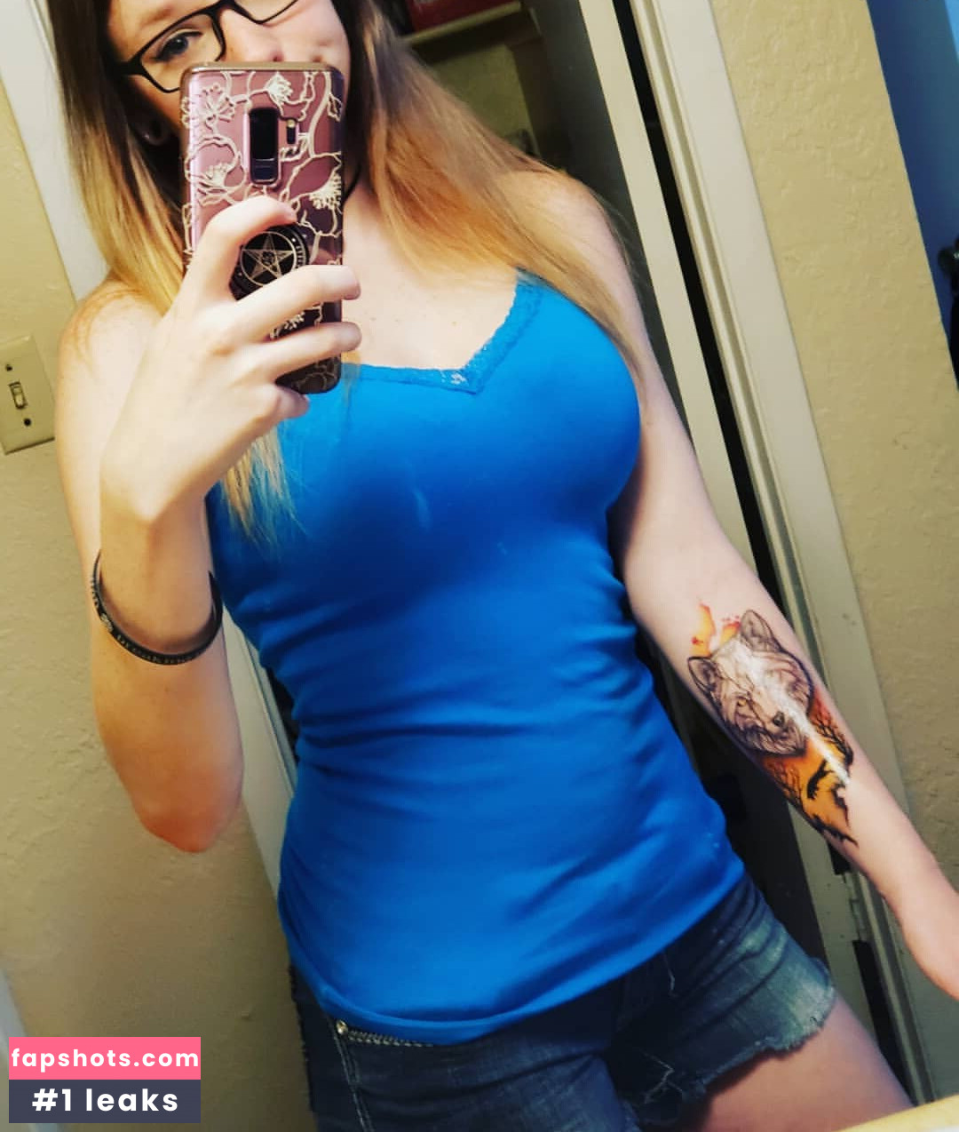 Gabby Swears gallery photo #4