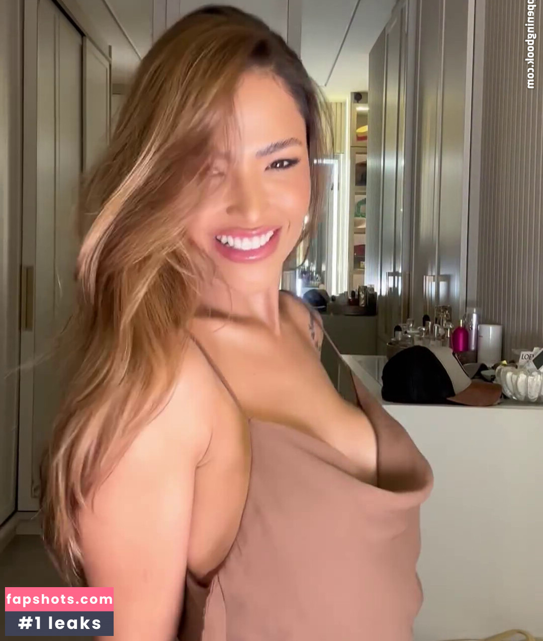 Gabi Luthai gallery photo #4