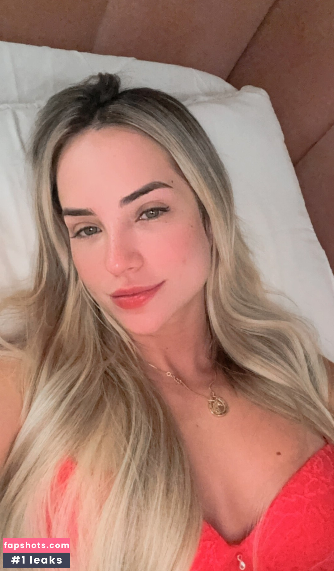 Gabi Martins gallery photo #18