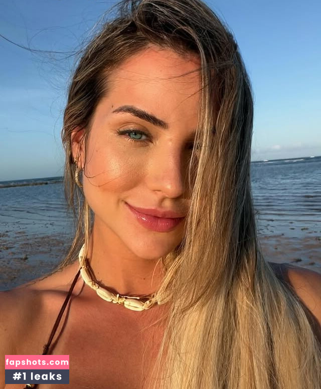 Gabi Martins gallery photo #7