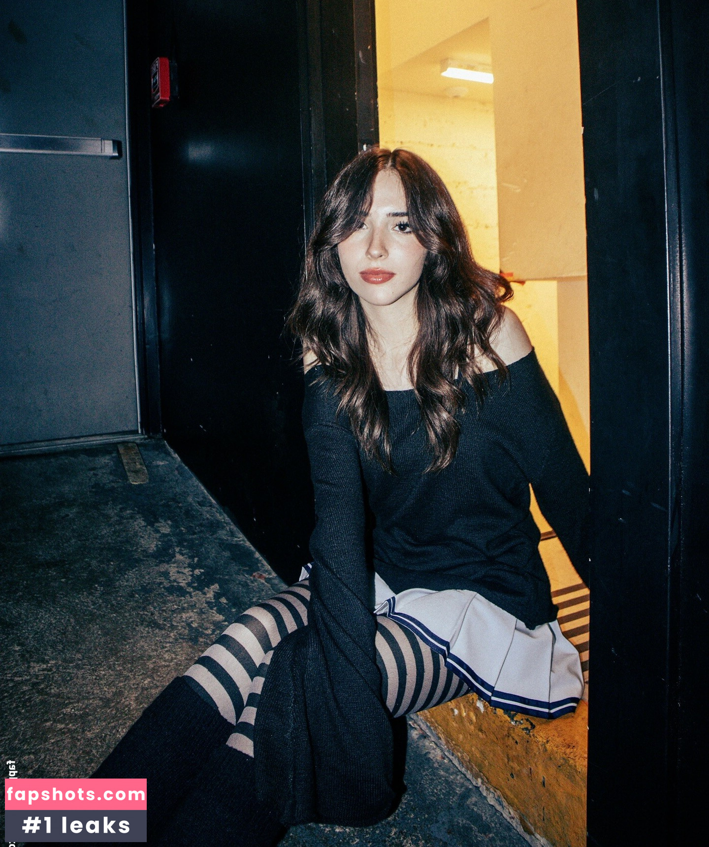 Gabriela Bee gallery photo #13