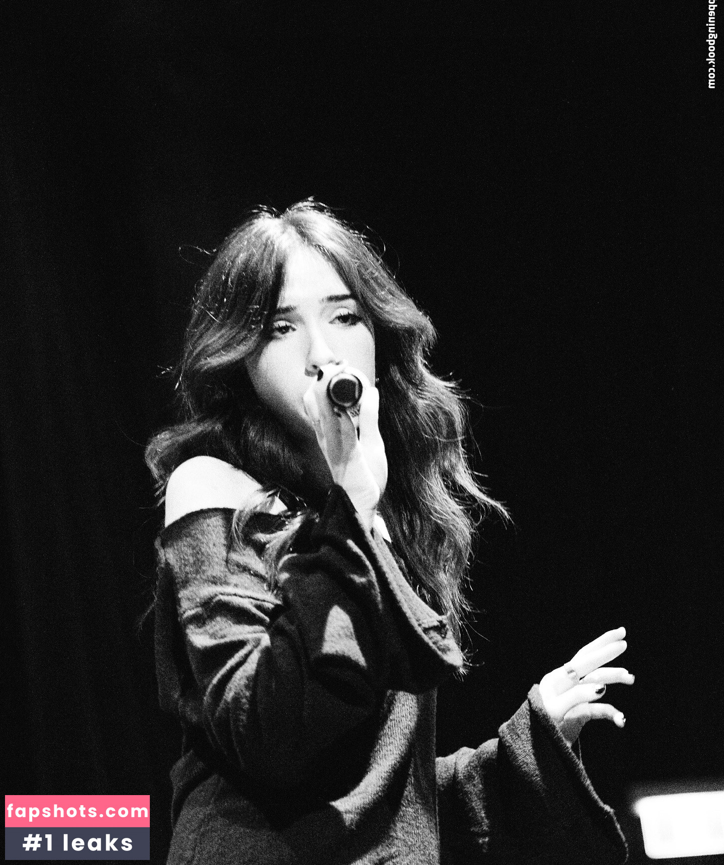 Gabriela Bee gallery photo #14