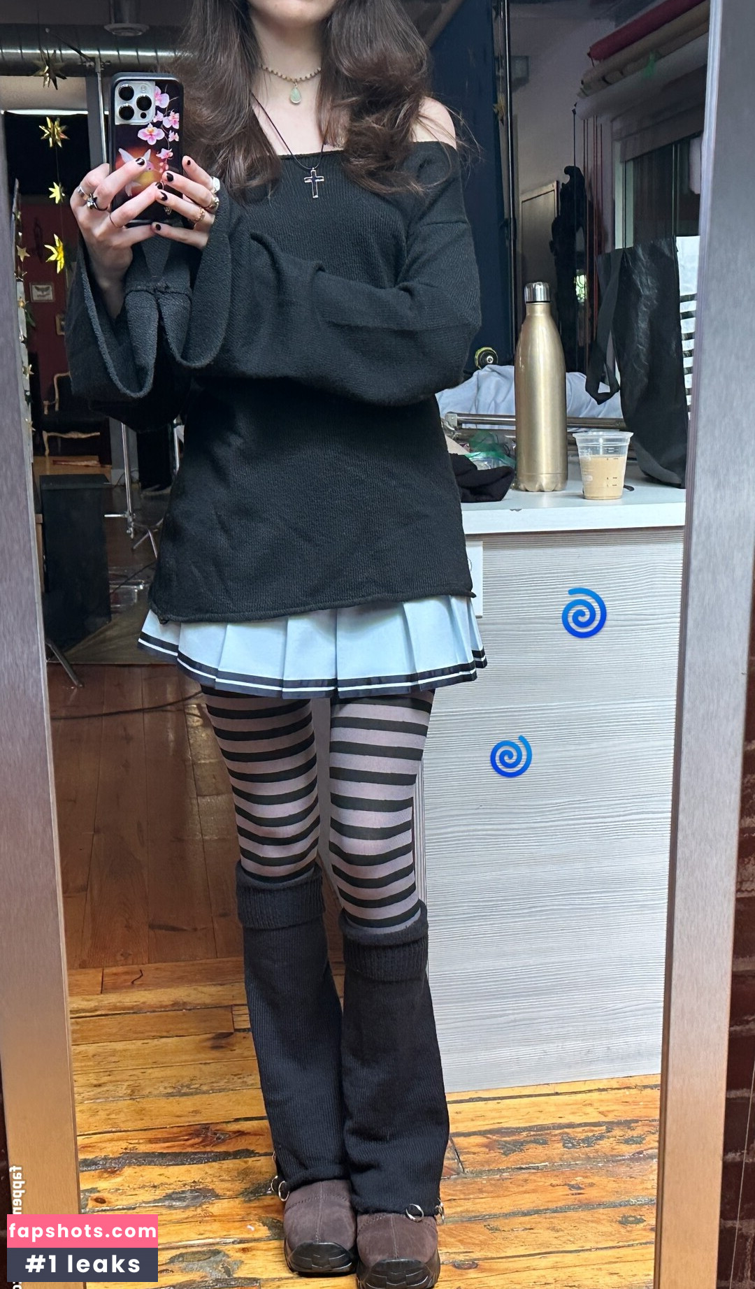 Gabriela Bee gallery photo #15