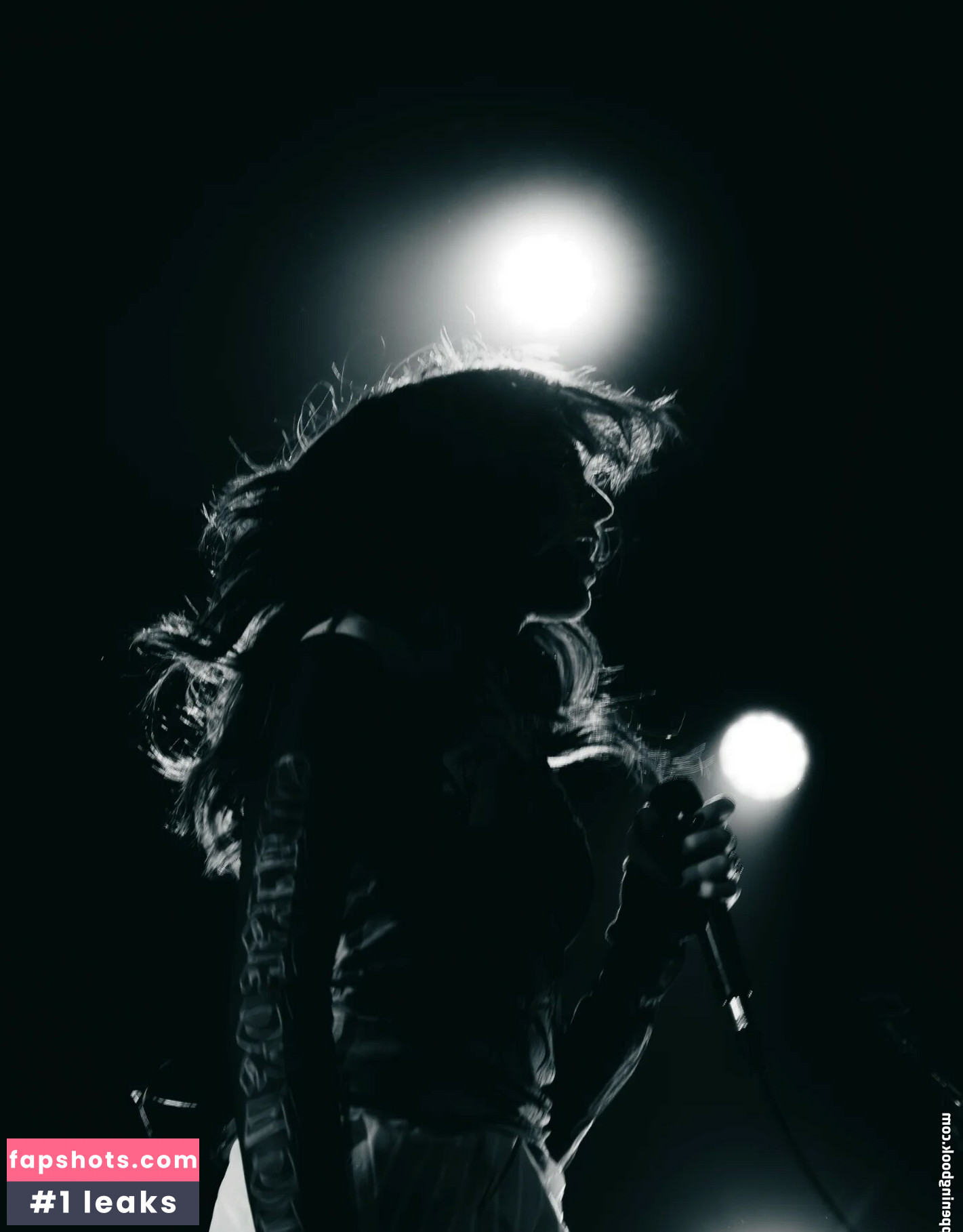 Gabriela Bee gallery photo #19