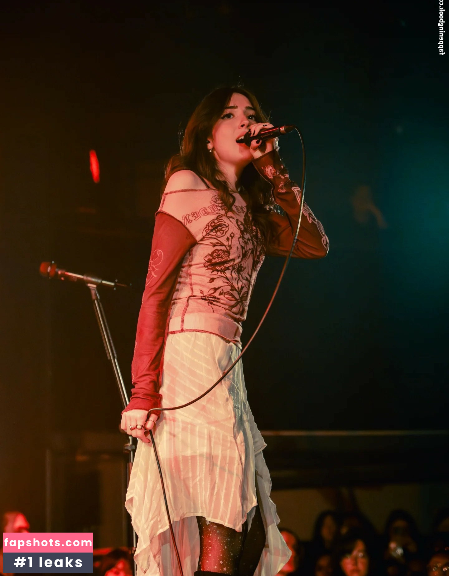 Gabriela Bee gallery photo #20