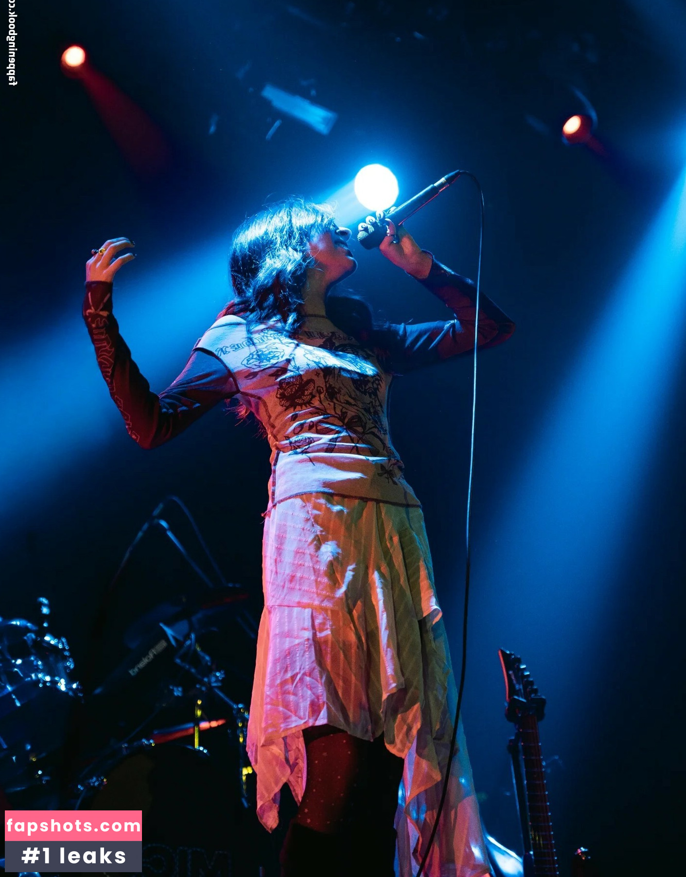 Gabriela Bee gallery photo #21