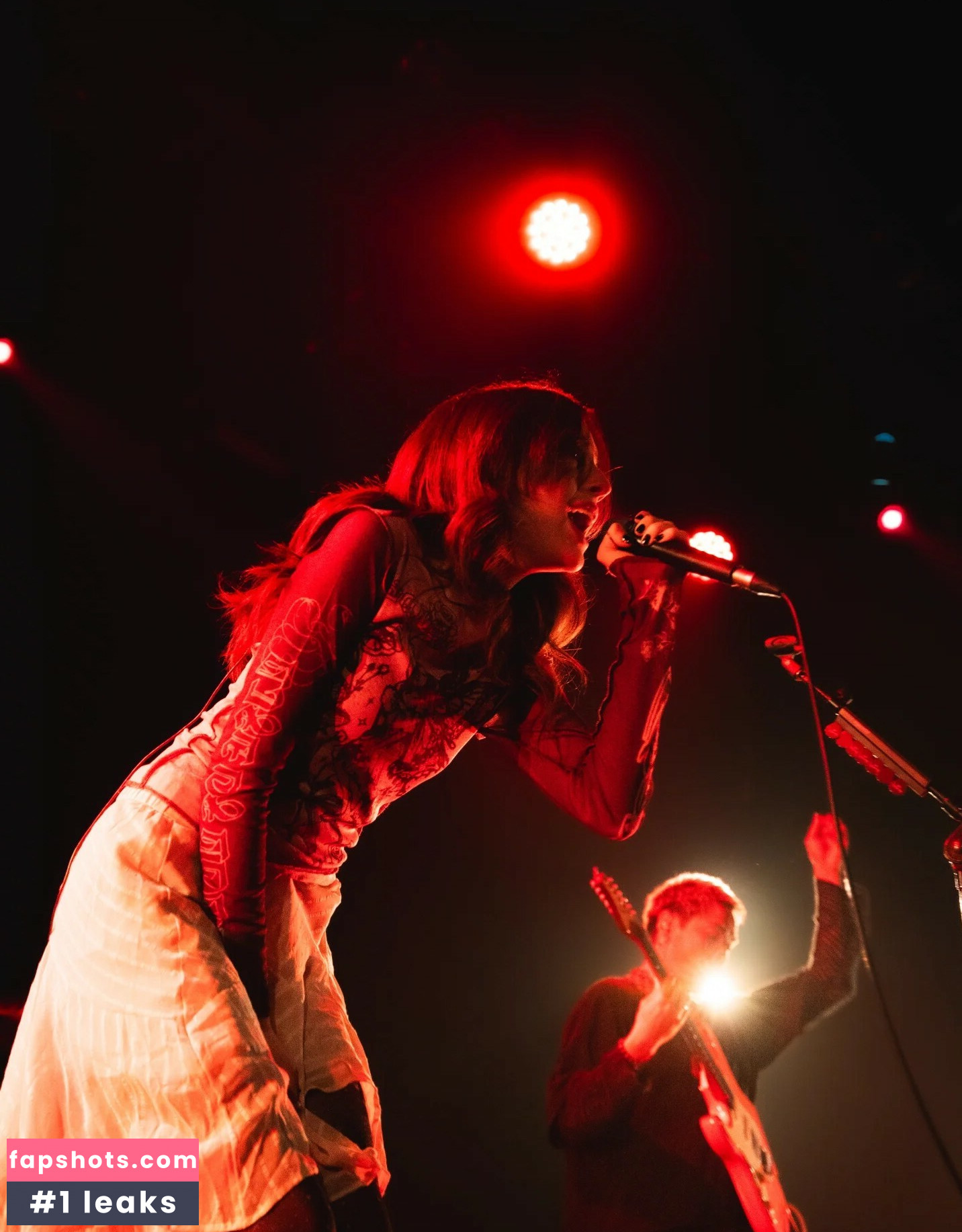 Gabriela Bee gallery photo #22