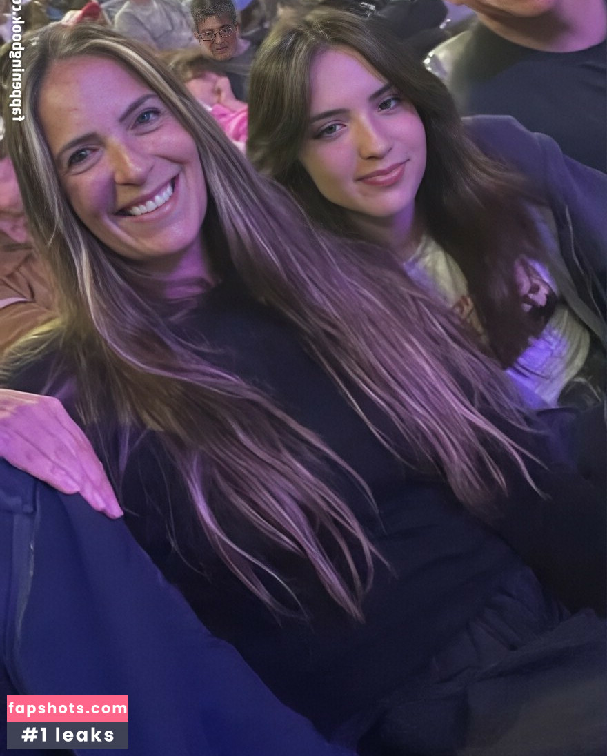 Gabriela Bee gallery photo #24