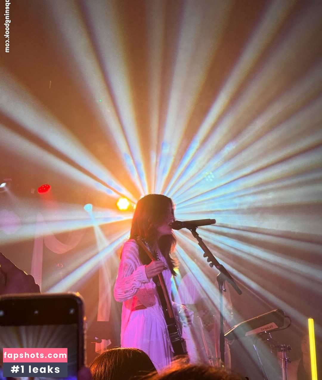 Gabriela Bee gallery photo #27