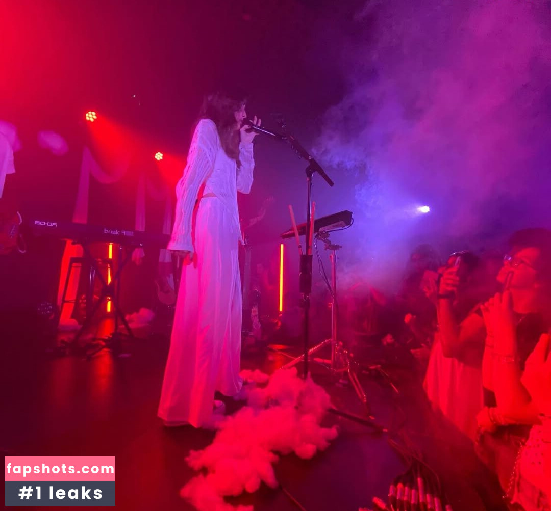 Gabriela Bee gallery photo #28