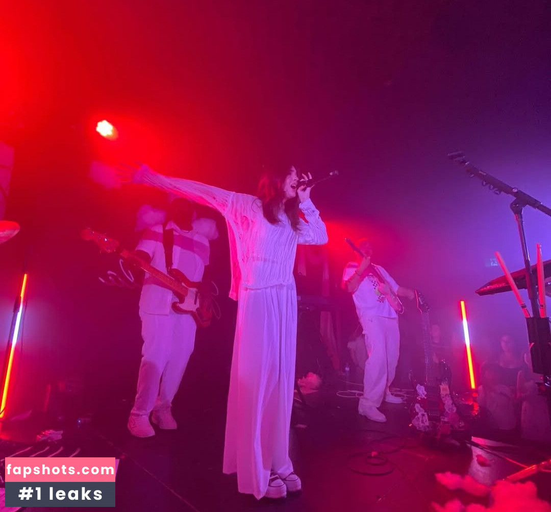 Gabriela Bee gallery photo #29