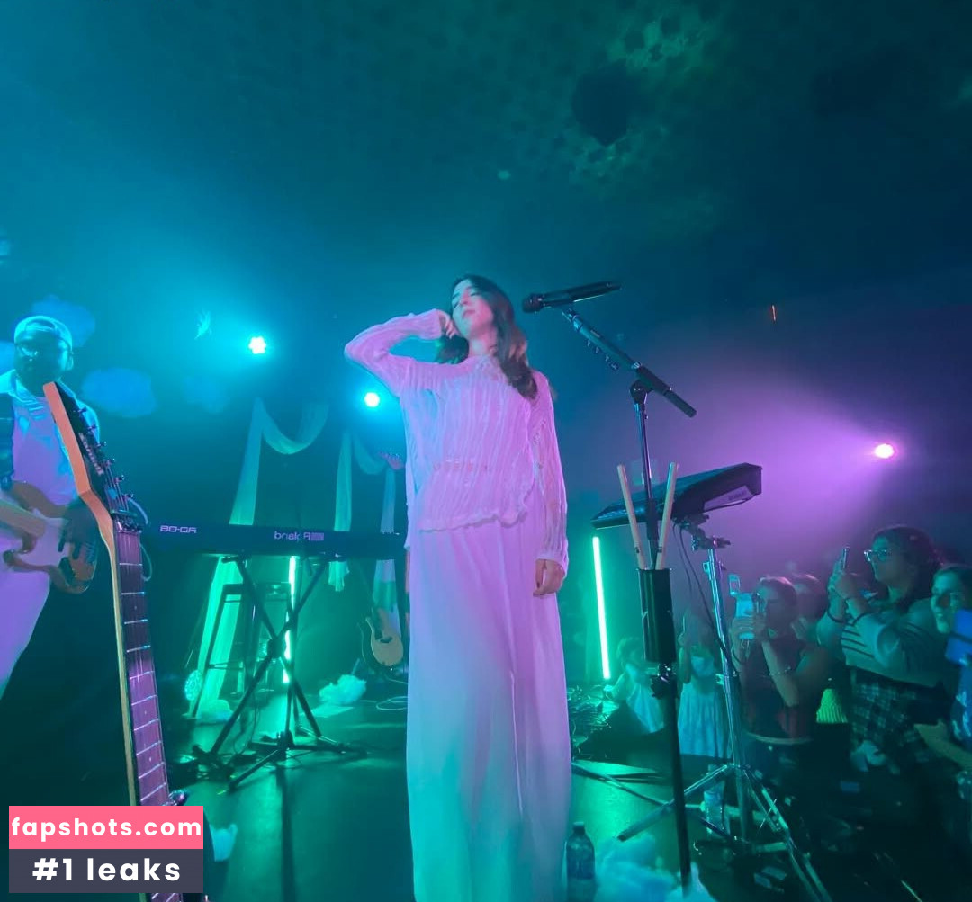 Gabriela Bee gallery photo #30