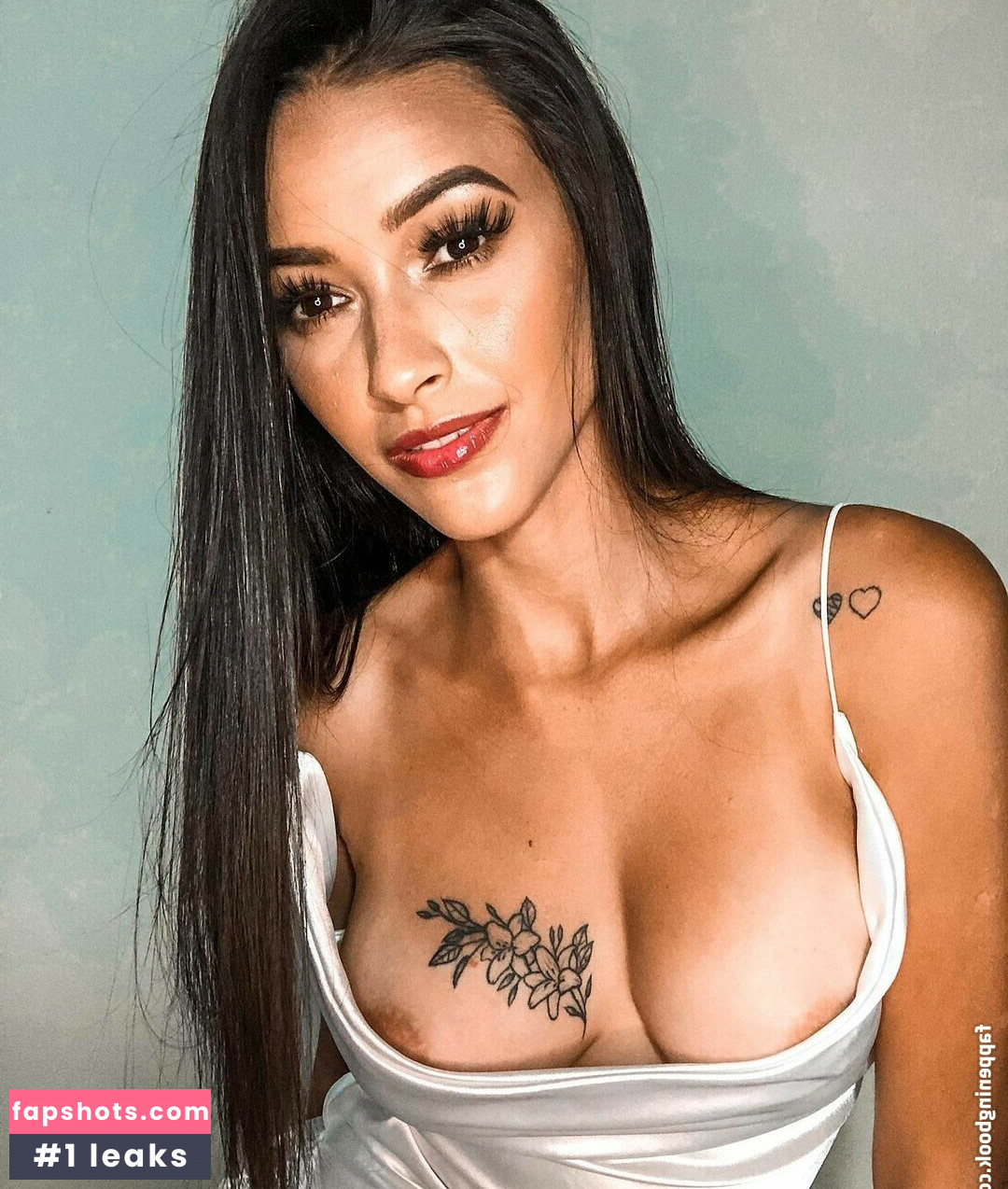 Gabriela Santos Flor nude babe gallery