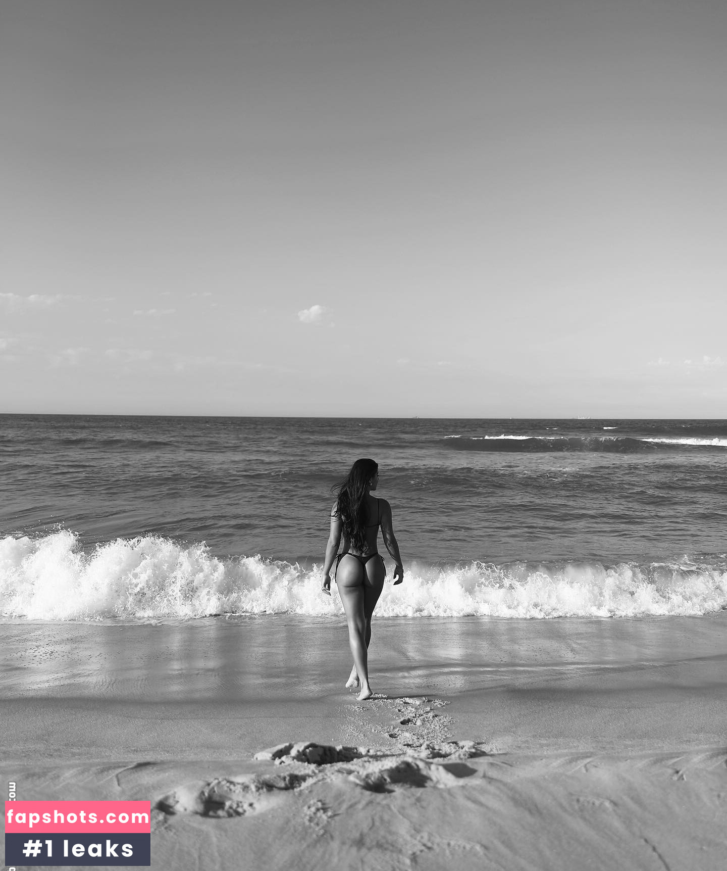 Gabriela Versiani gallery photo #26