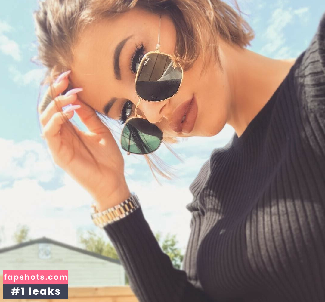 Gaelle Garcia Diaz gallery photo #23