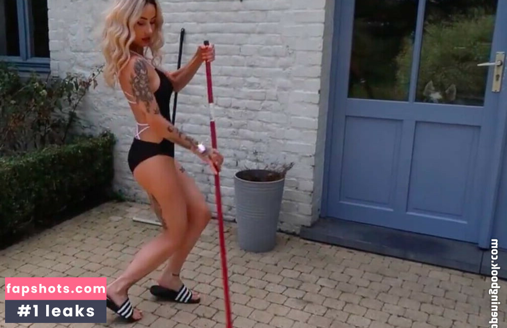 Gaelle Garcia Diaz gallery photo #35