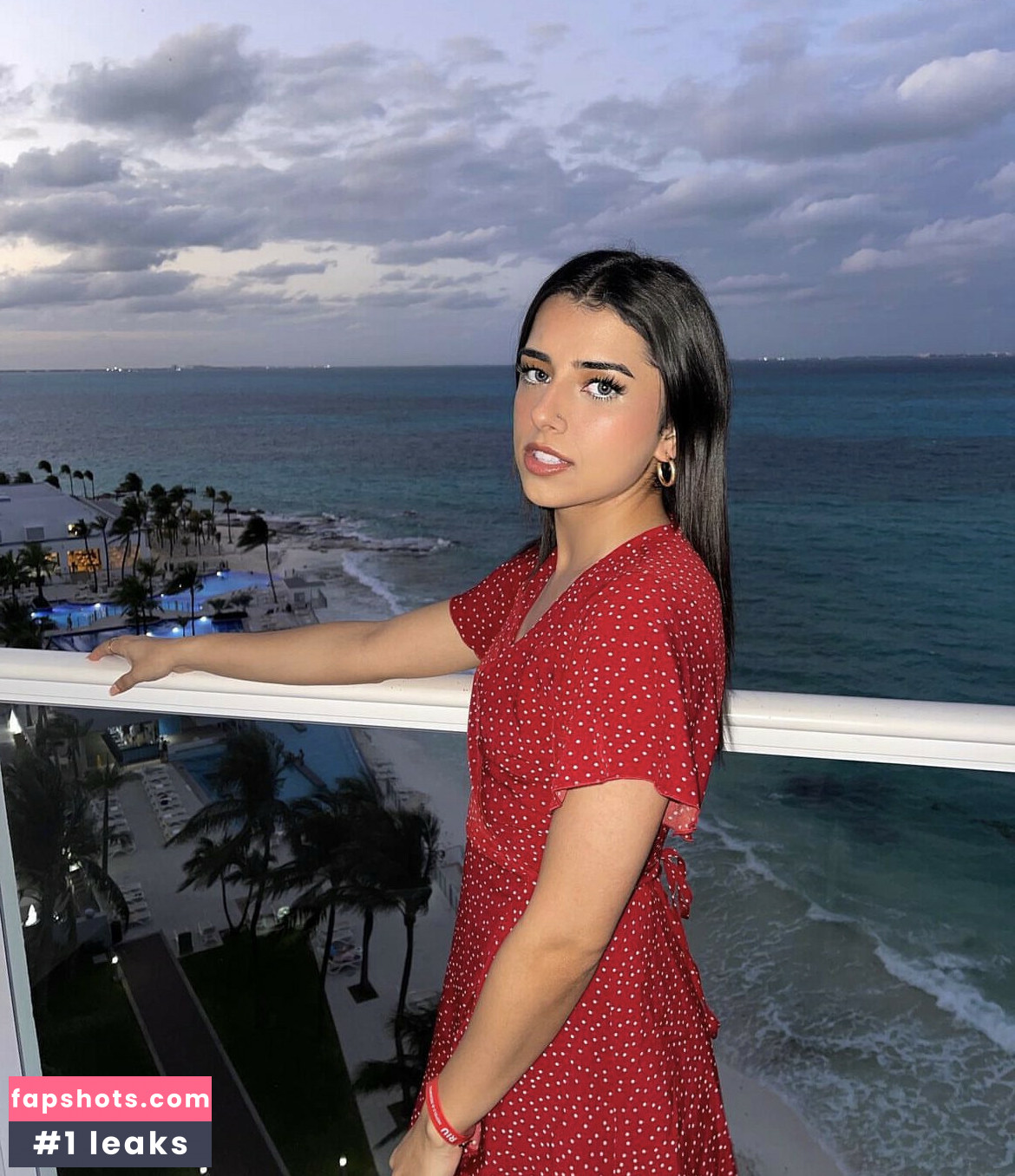 Gal Akbari nude babe gallery