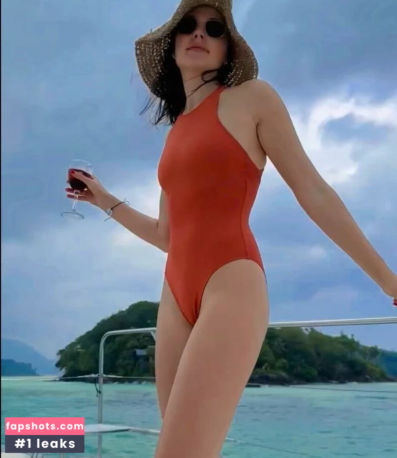 Gal Gadot gallery photo #588