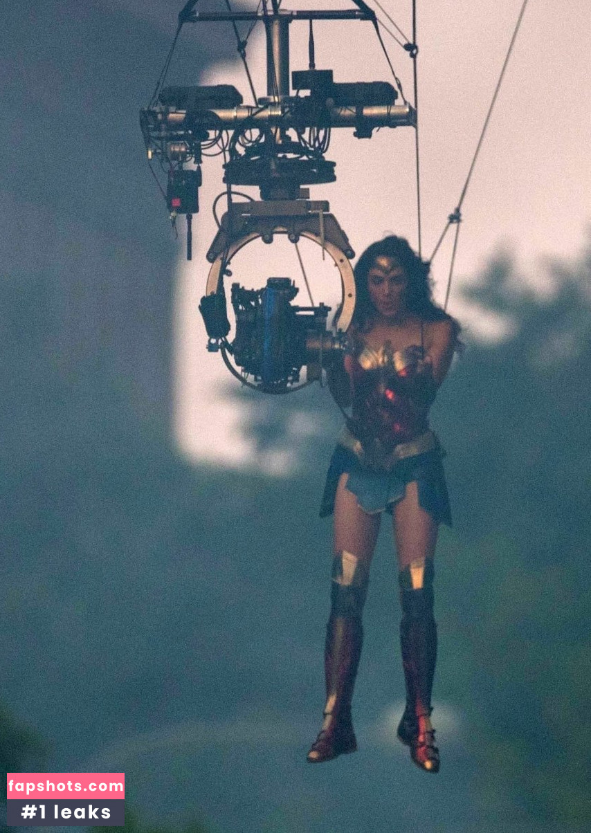 Gal Gadot gallery photo #810