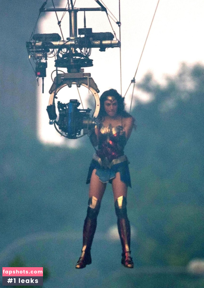 Gal Gadot gallery photo #811