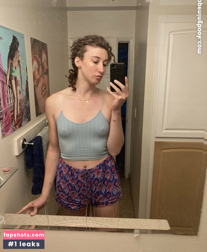 Gal La Mode gallery photo #5