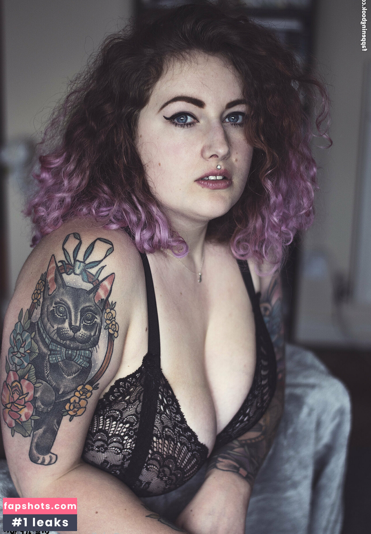 GaldaLou gallery photo #45