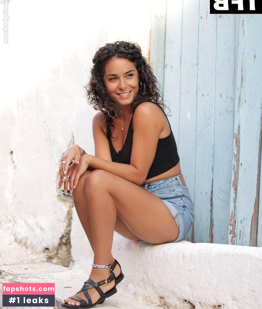 Gamze Senol nude babe gallery