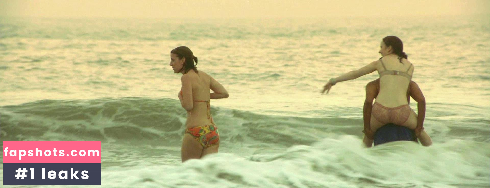 Genevieve Adams nude babe gallery