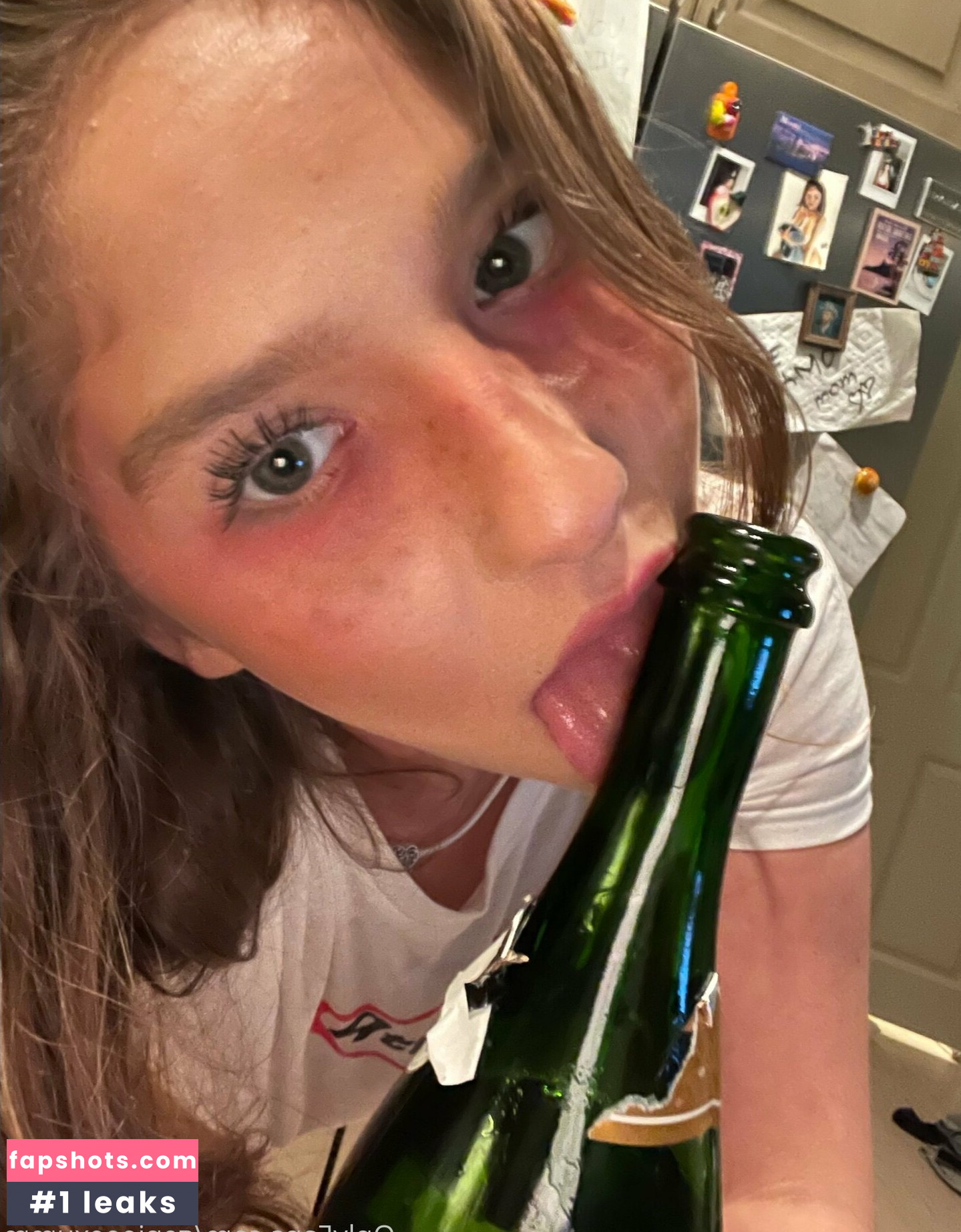 Genie Exum gallery photo #32