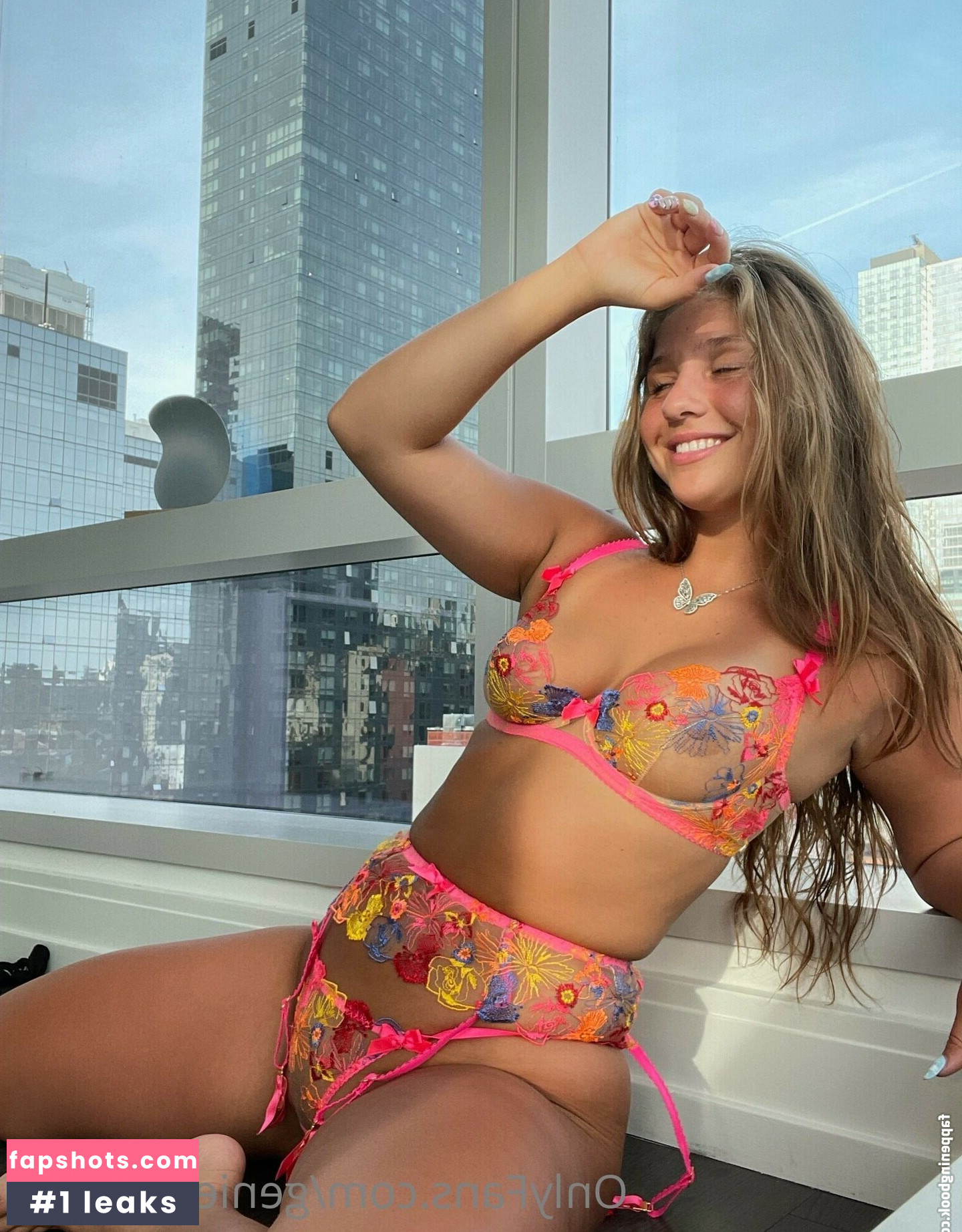 Genie Exum gallery photo #39