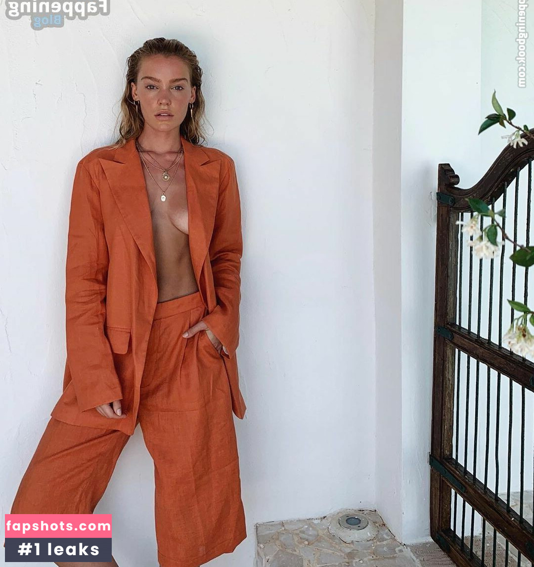 Georgia Gibbs gallery photo #32