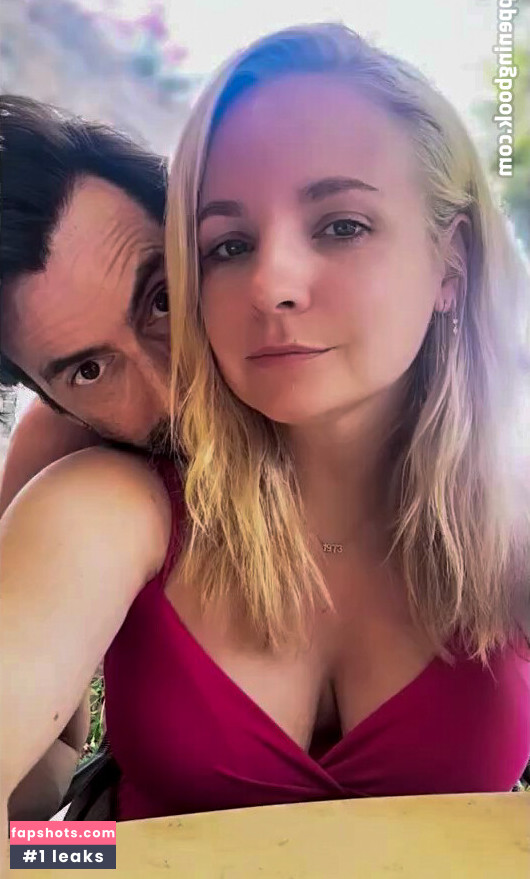 Georgia Moffett gallery photo #2