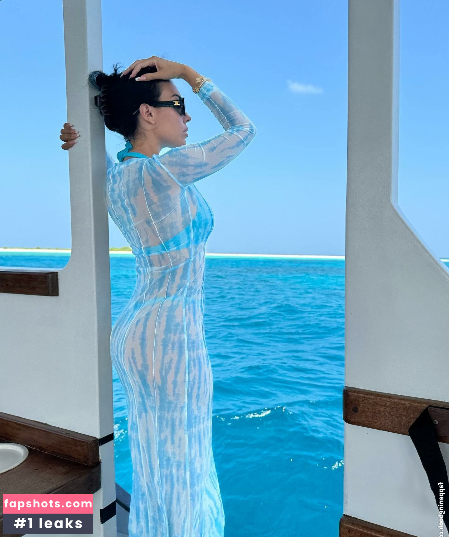 Georgina R. gallery photo #4