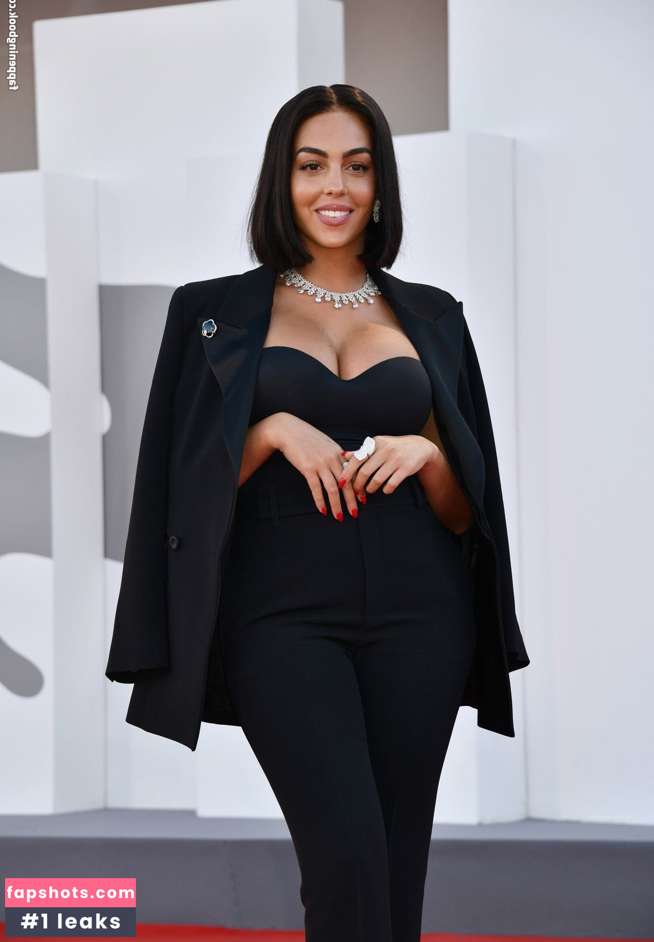 Georgina Rodriguez Nude Leaks OnlyFans Photos #321 - LeakJerk