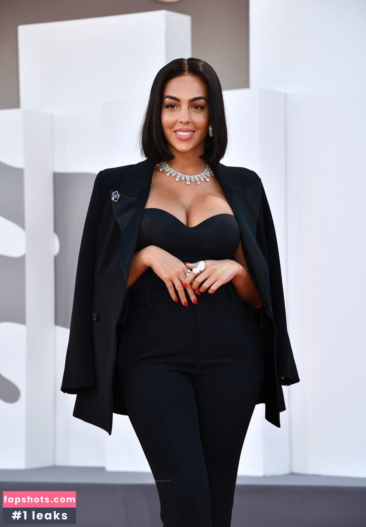 Georgina Rodriguez Nude Leaks OnlyFans Photos #322 - LeakJerk