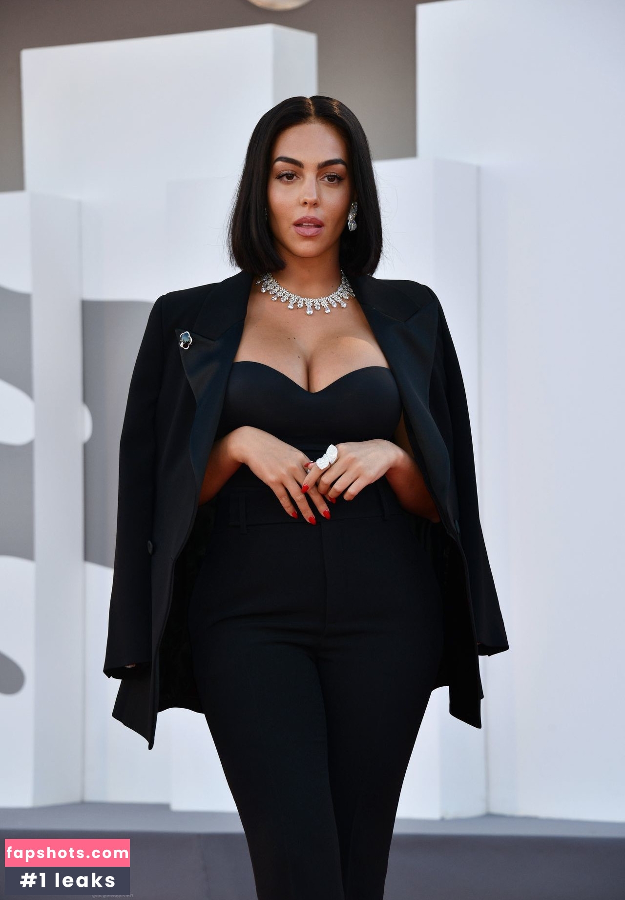 Georgina Rodriguez Nude Leaks OnlyFans Photos #323 - LeakJerk