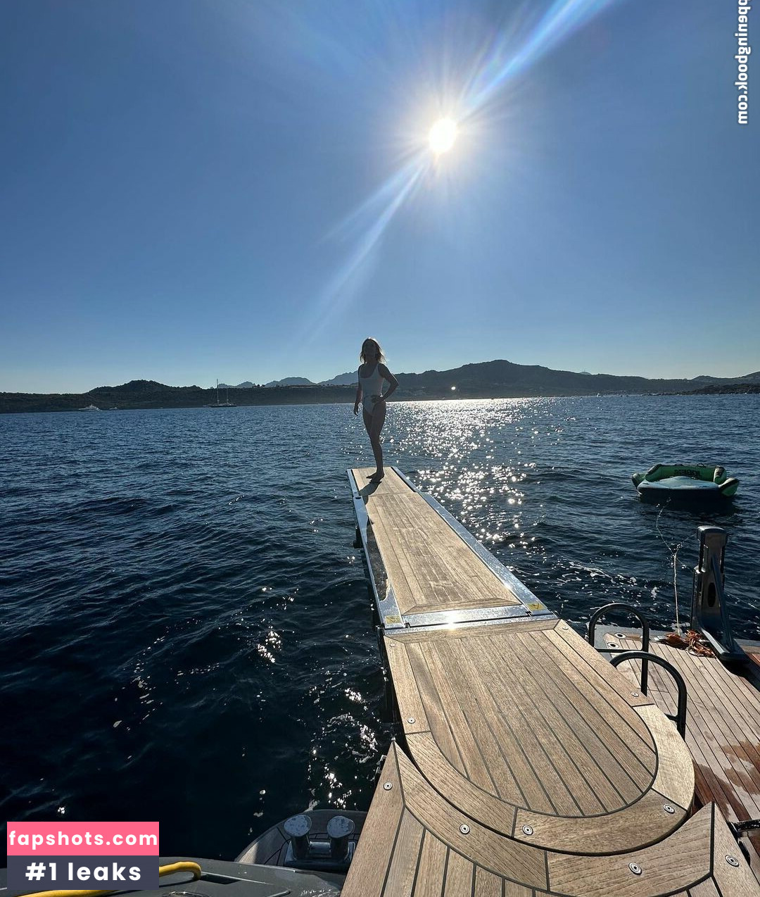 Geri Halliwell gallery photo #7