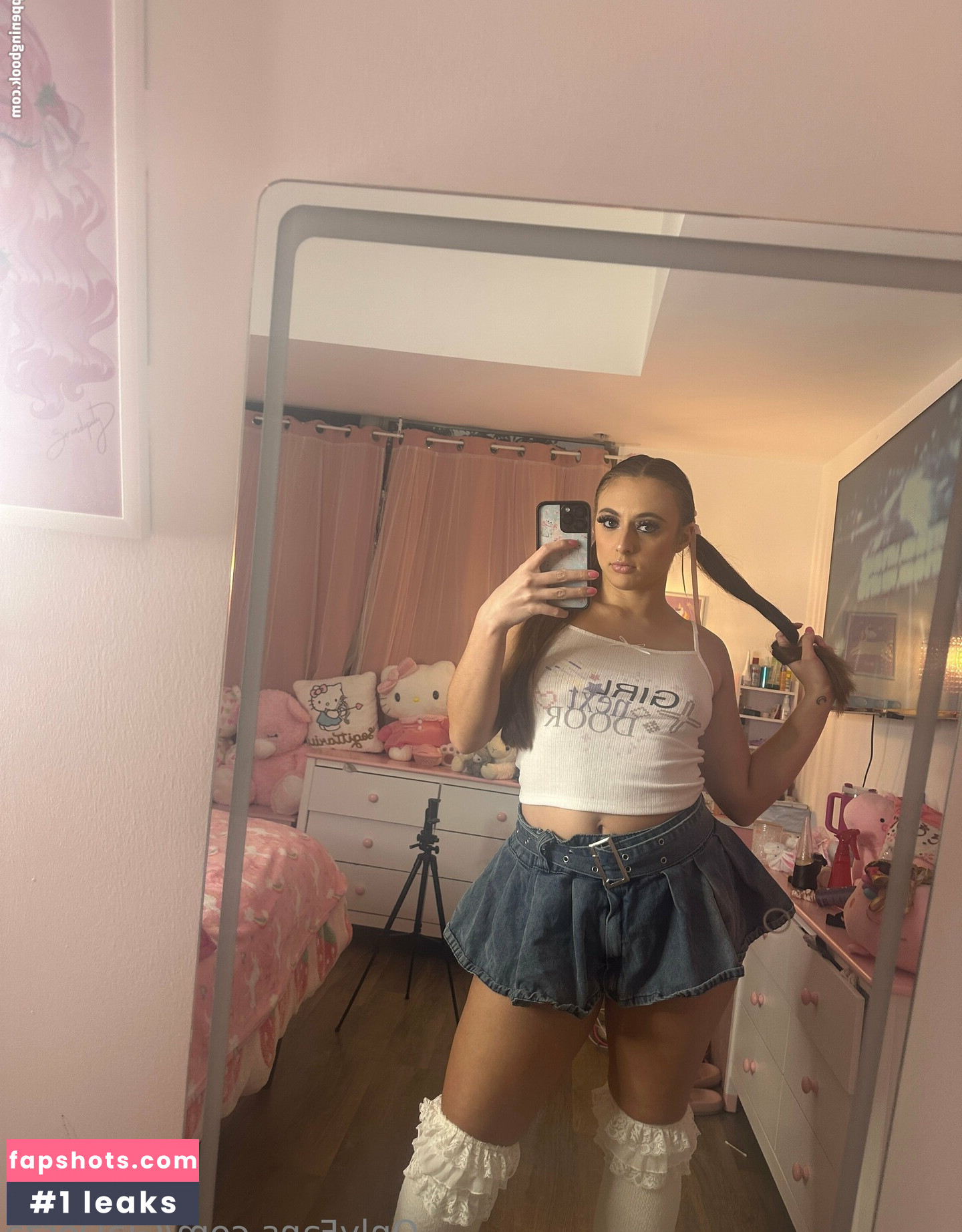 Gia Derza gallery photo #106