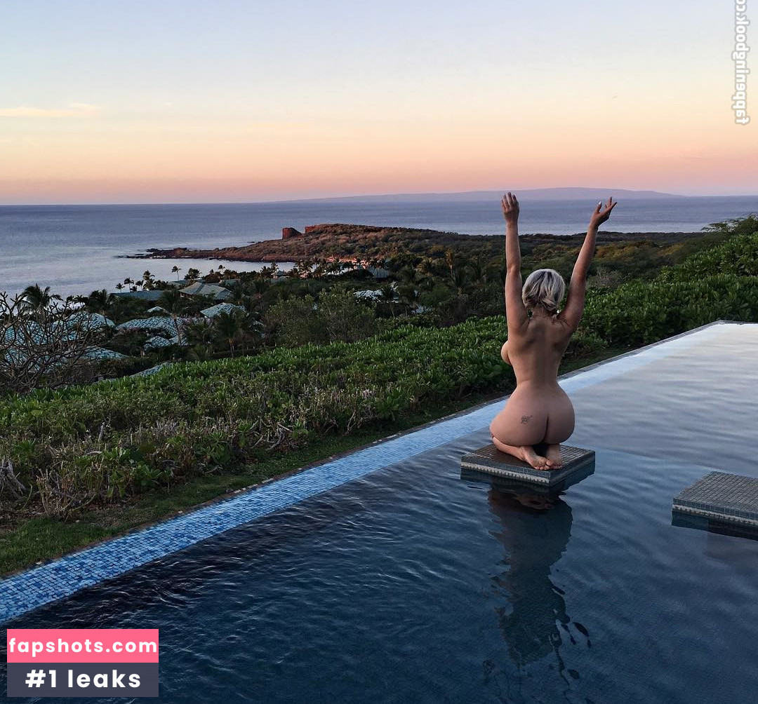 Gia Genevieve gallery photo #17