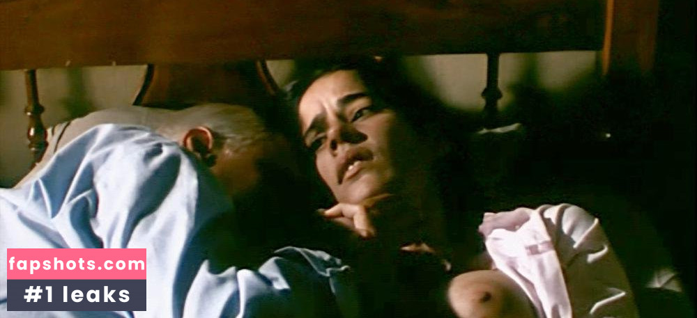 Gianella Neyra gallery photo #11