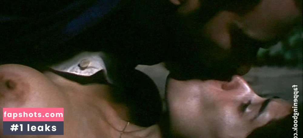 Gianella Neyra gallery photo #3