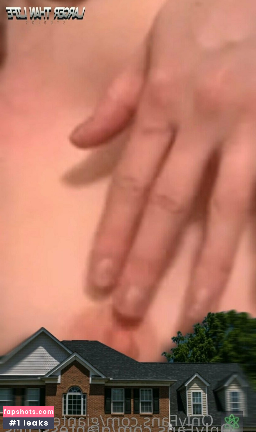 giantessclips Nude Leaks OnlyFans Photos #3 - LeakJerk