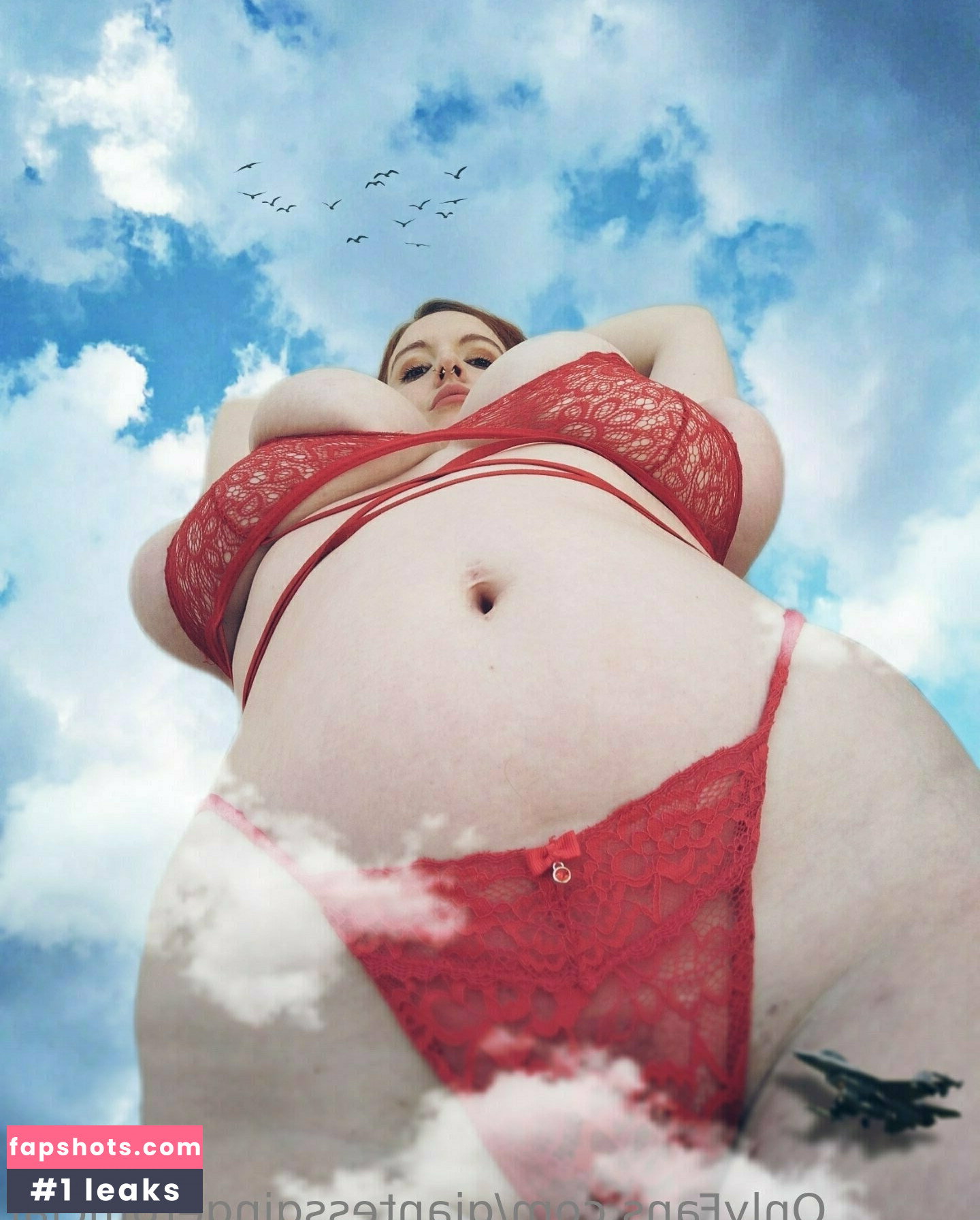 giantessgingerofficial gallery photo #2